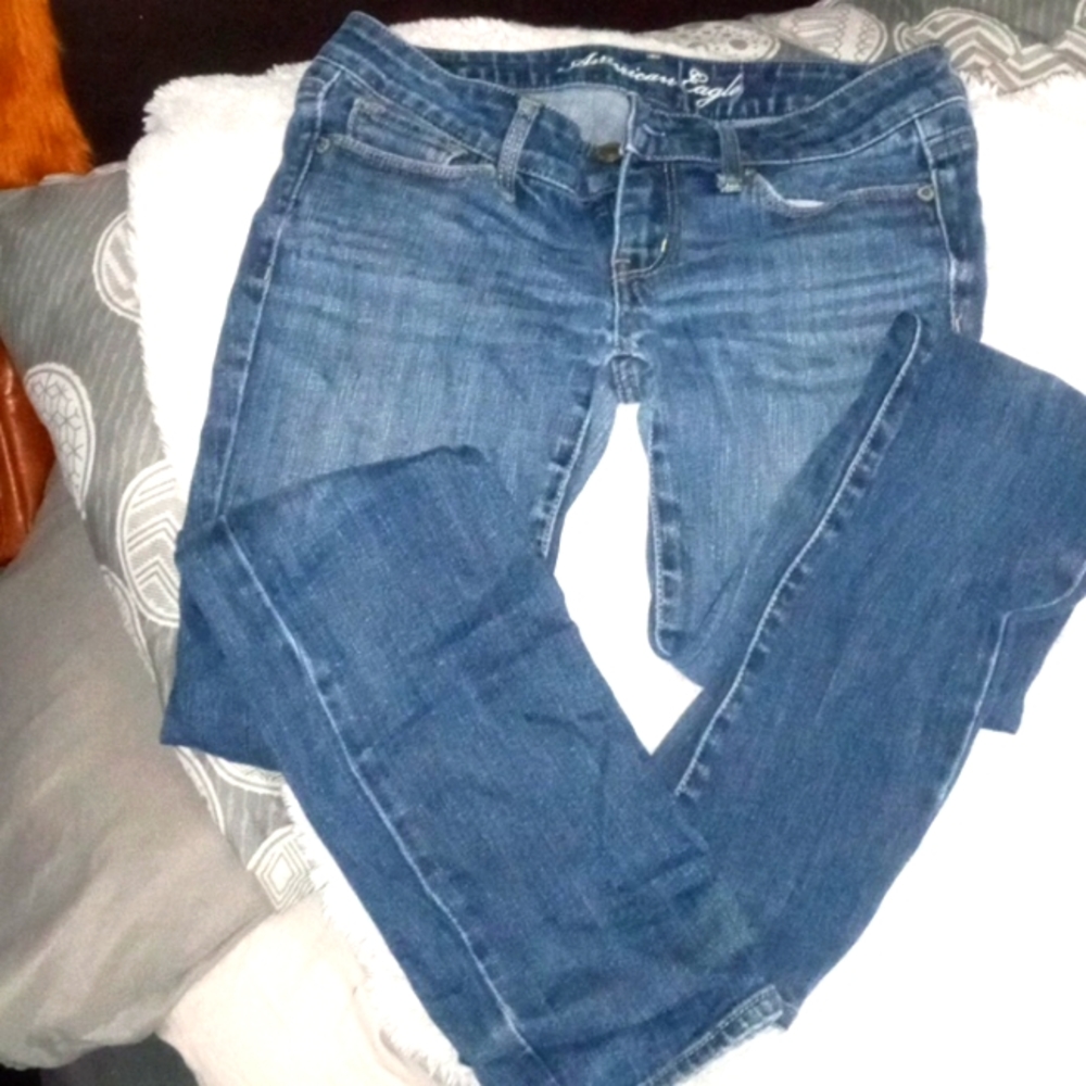 Woman's American Eagle jeans